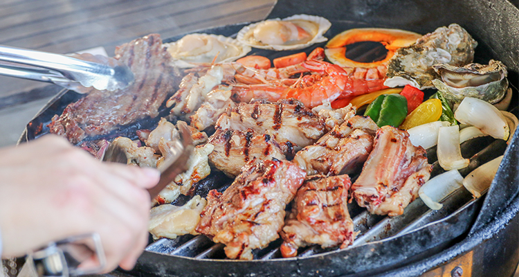 Hemingway江ノ島本店BBQ焼いているイメージ